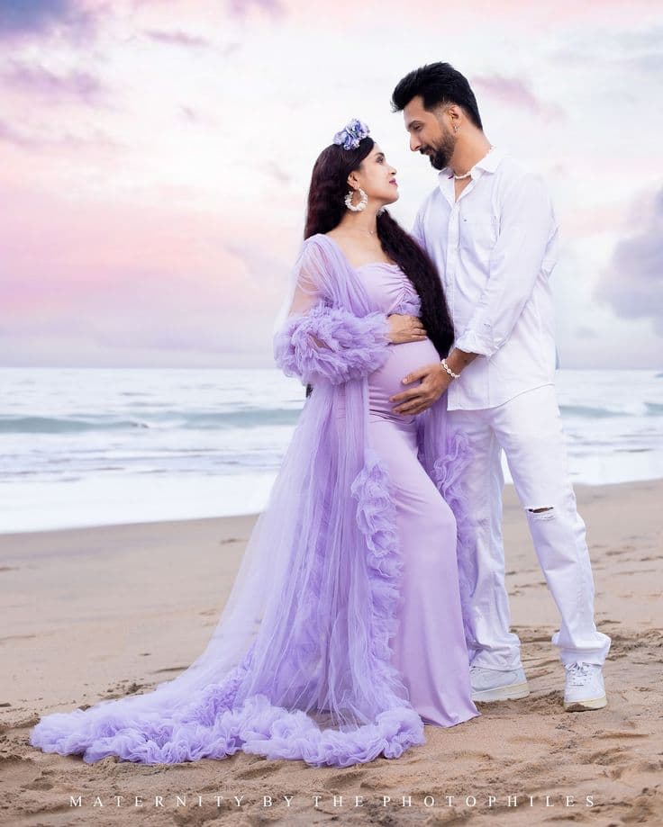 Beach maternity photoshoot