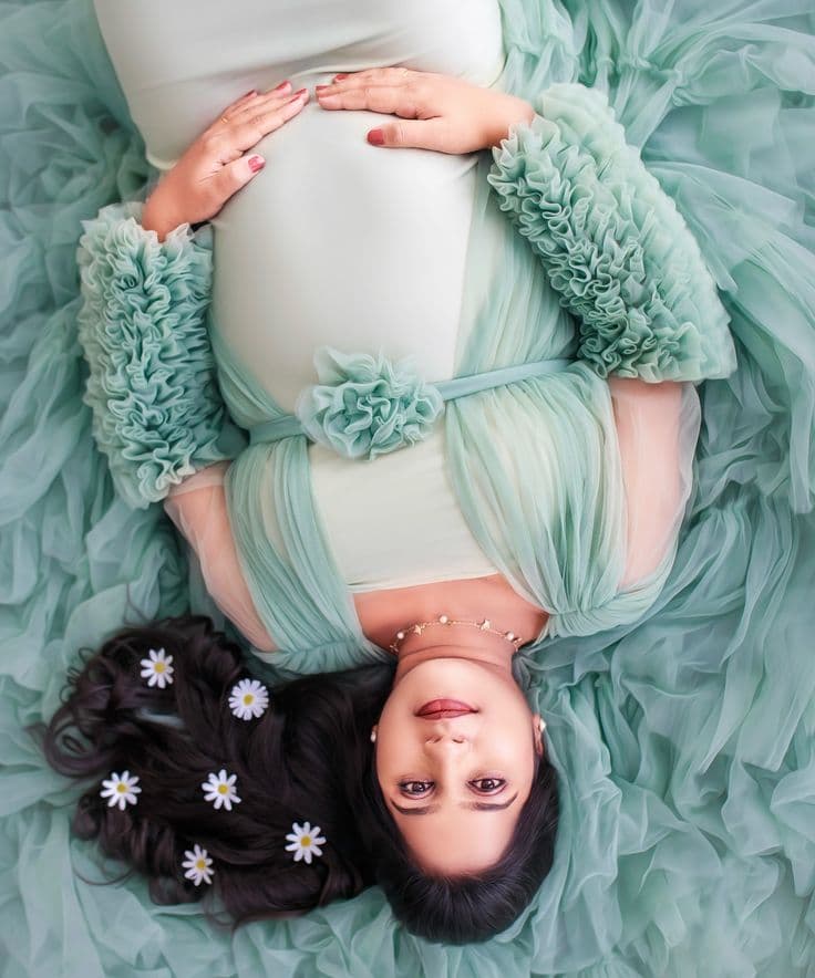 Vintage style maternity photoshoot
